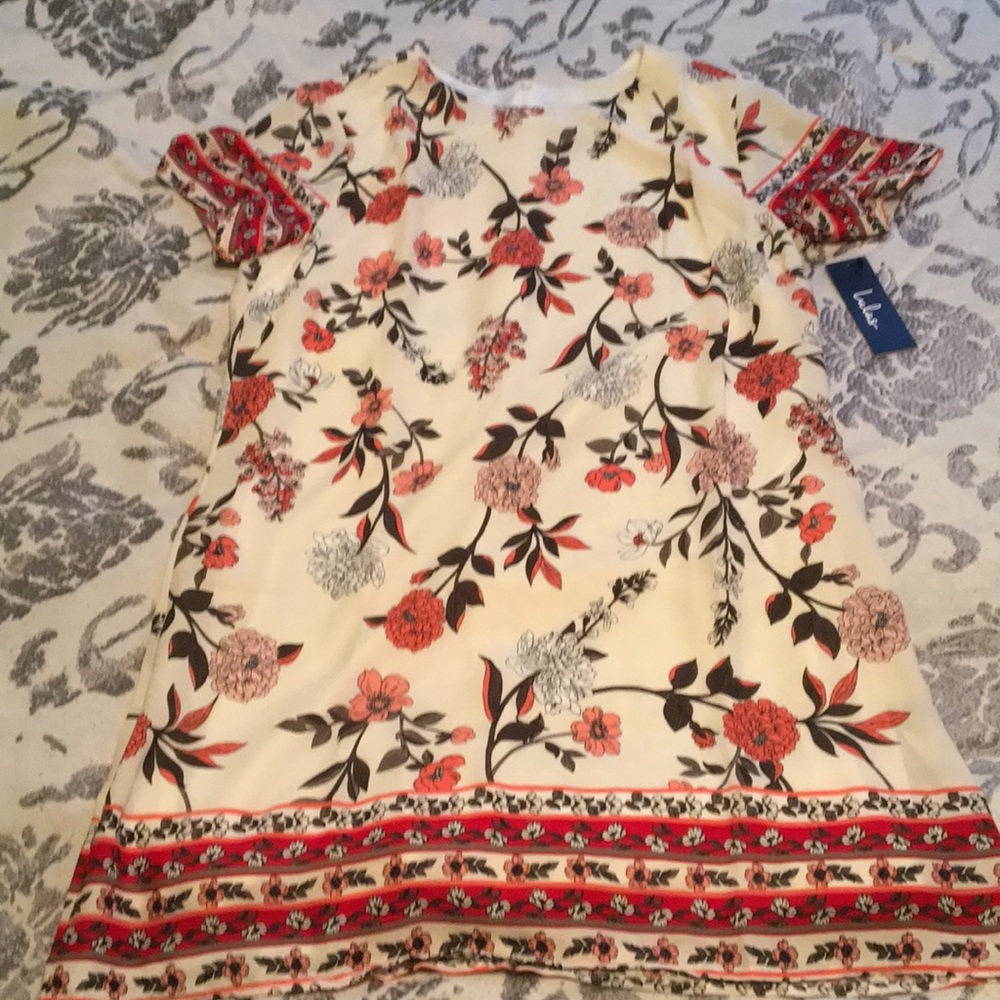 LULUS white dress w/ flower detail